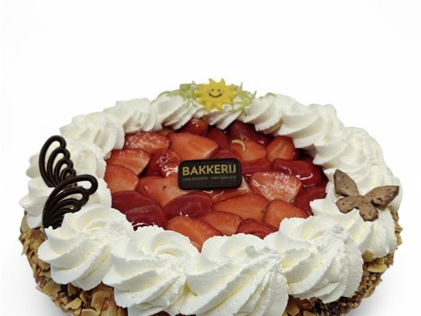 Verse aardbeienvlaai + slagroom [krokant